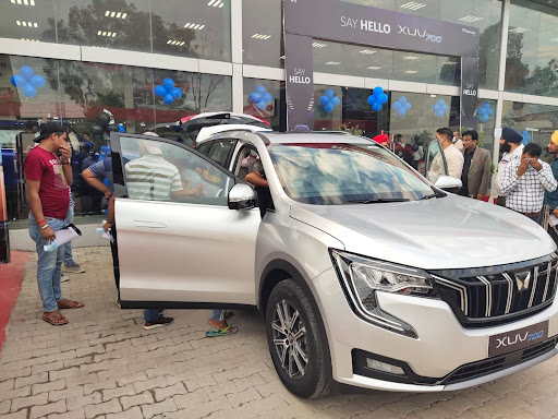 Mahindra Lekh Raj Auto Plaza Automotive | Show Room