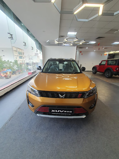 Mahindra Lohchab Motor Company - SUV Automotive | Show Room