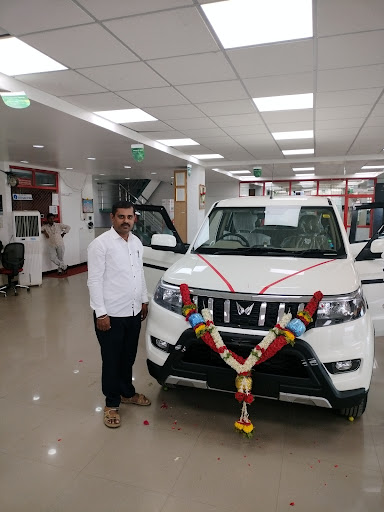 Mahindra Mahanth Motors - SUV Automotive | Show Room