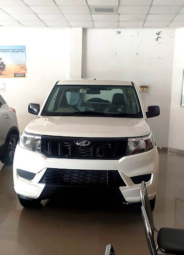 Mahindra Makkar Motors - SUV Automotive | Show Room