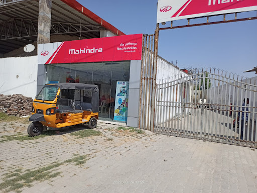 Mahindra Meet Associates - SUV Automotive | Show Room