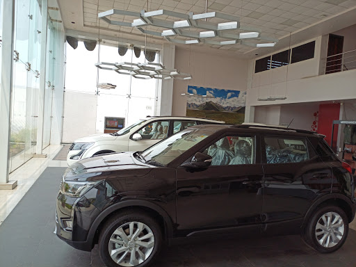 Mahindra Minerva Automobiles - SUV Automotive | Show Room