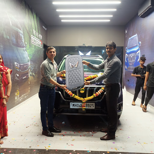 Mahindra Modi Automotive | Show Room