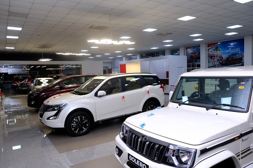 Mahindra Naik Motors Automotive | Show Room