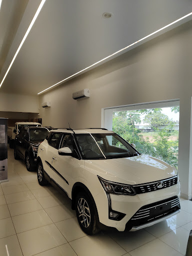 Mahindra Naik Motors Automotive | Show Room