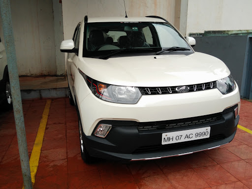 Mahindra Naik Motors - SUV Automotive | Show Room