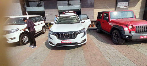 Mahindra Nanavati Automotive - SUV Showroom Automotive | Show Room