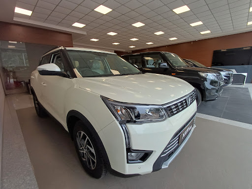 Mahindra Nanavati Automotive - SUV Automotive | Show Room