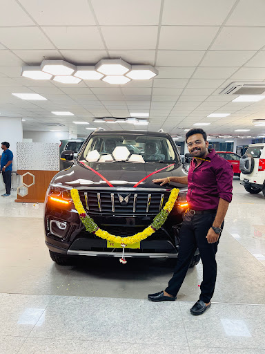 Mahindra Neon Motors Automotive | Show Room