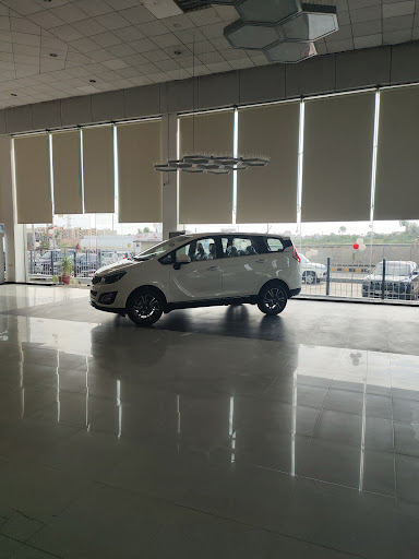 Mahindra O.S. Motors - SUV Automotive | Show Room