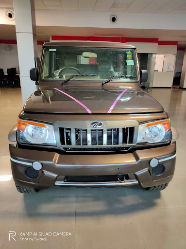 Mahindra Paramount Automotives - SUV Automotive | Show Room