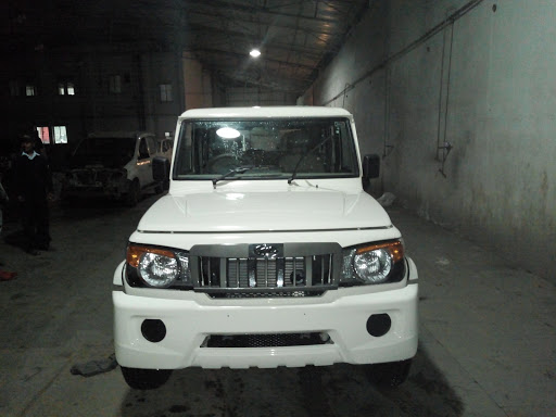 MAHINDRA Pratik Automobiles Automotive | Show Room