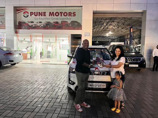 MAHINDRA PUNE MOTORS Automotive | Show Room