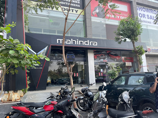 Mahindra Punjab Automobiles Automotive | Show Room