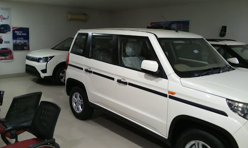 Mahindra Raj India Auto Automotive | Show Room