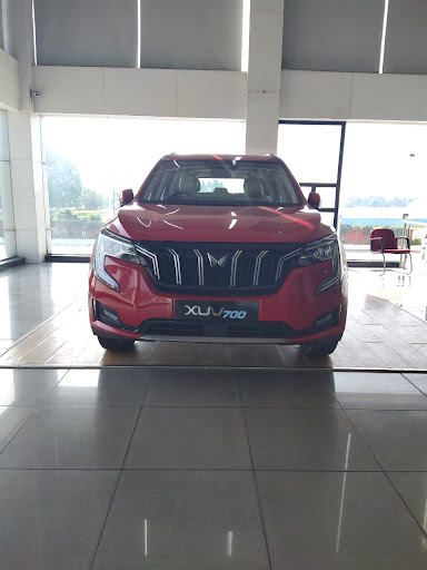 Mahindra Raj Vehicles - SUV Automotive | Show Room