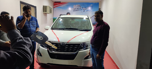 Mahindra Rajendra Auto Wheels - SUV Automotive | Show Room