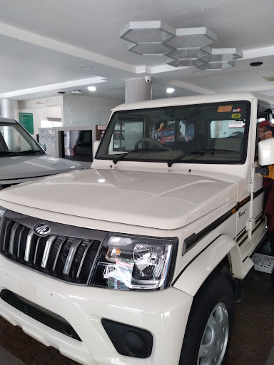 Mahindra Rajsons Enterprises - SUV Automotive | Show Room