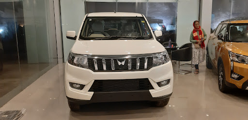 Mahindra Royal Motors Automotive | Show Room
