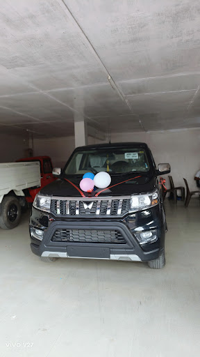 Mahindra S. N. Motors - SUV Automotive | Show Room