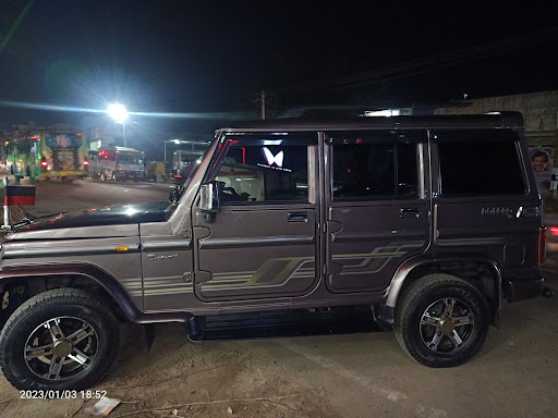 Mahindra Schangalaya Motors - SUV Automotive | Show Room