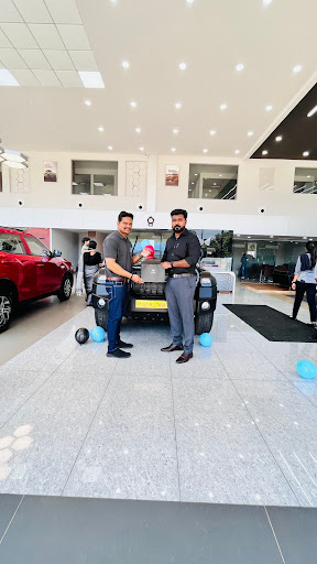 Mahindra Showroom Automotive | Show Room