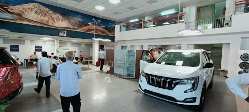 Mahindra Star Automobiles Automotive | Show Room