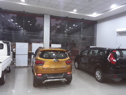 MAHINDRA TEKRIWAL MOTORS Automotive | Show Room