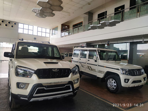 Mahindra Tirupati Vehicles - SUV Automotive | Show Room