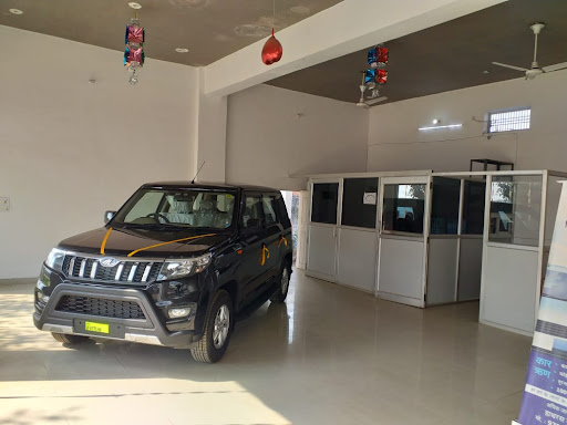 Mahindra Vineet Automobiles Automotive | Show Room