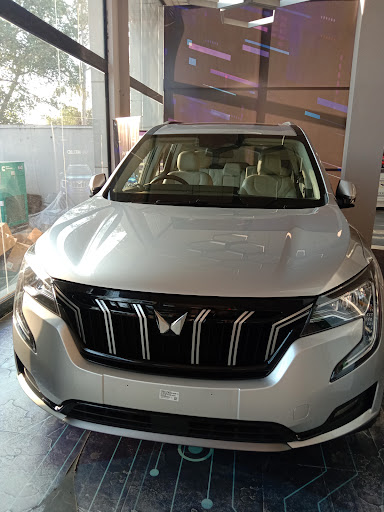 Mahindra Vineet Automobiles - SUV Automotive | Show Room