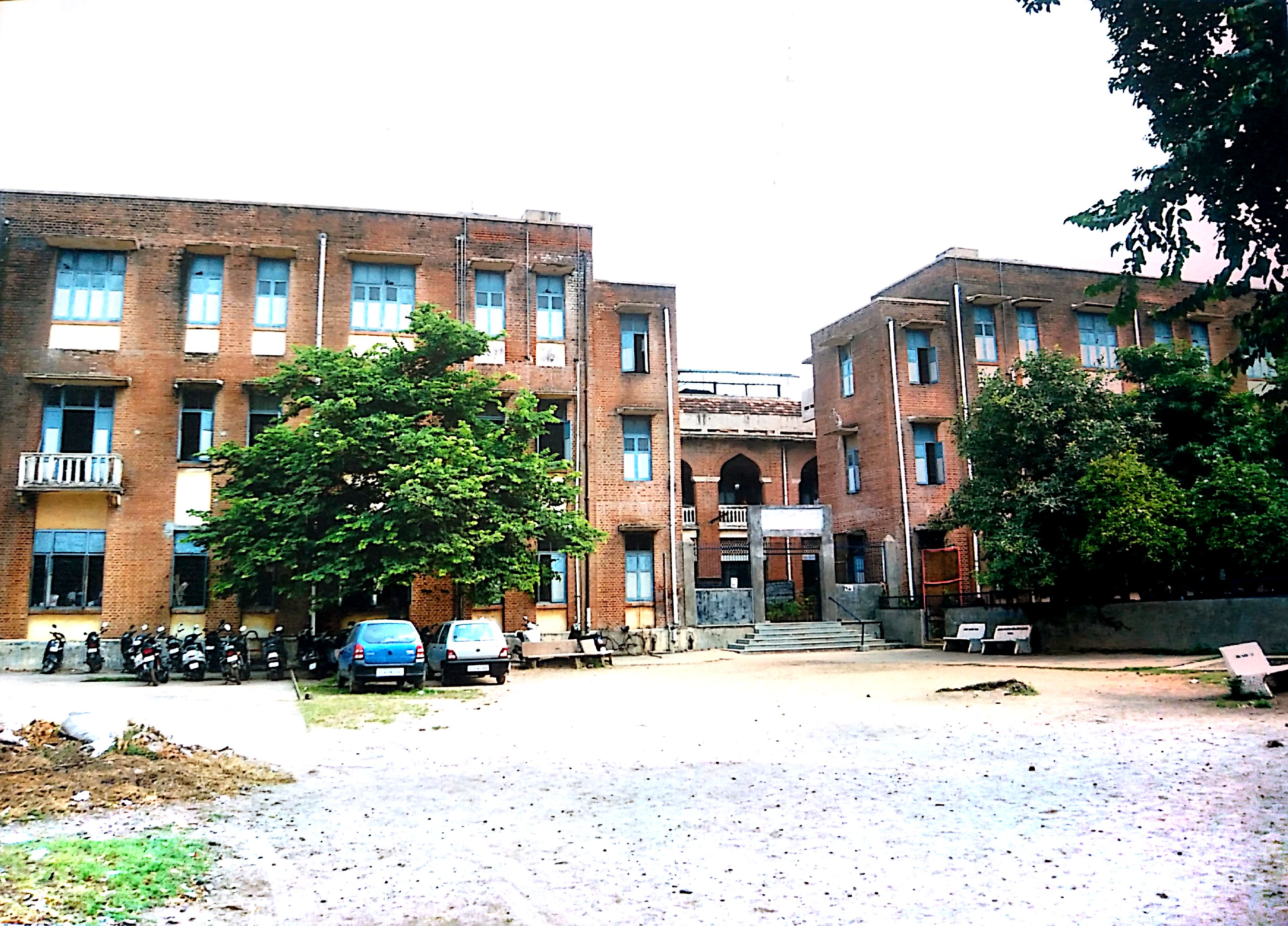 MAHRANI HIGH SCHOOL FOR GIRLS|Colleges|Education