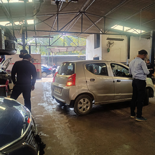 Maruti Suzuki ARENA (Fair Deal Wheels) Automotive | Show Room
