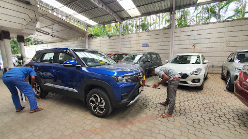 Maruti Suzuki ARENA (RNS Motors) Automotive | Show Room