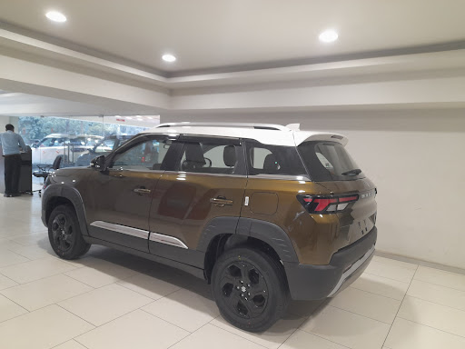 Maruti Suzuki ARENA (Vipul Motors) Automotive | Show Room