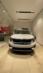 Meridian Motors Automotive | Show Room