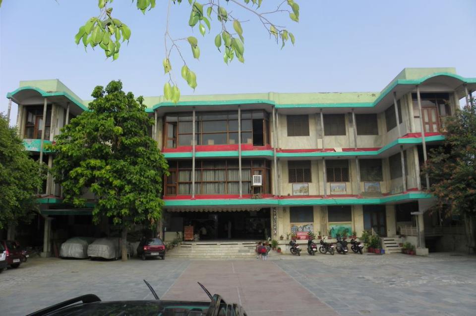 Modern Child Public School Nangloi Schools 01
