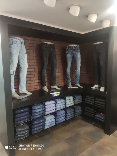 Mufti Exclusive Store Shopping | Store