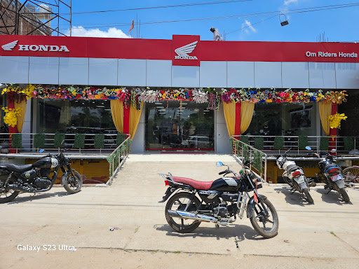 OM RIDERS HONDA Automotive | Show Room
