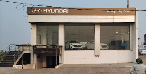 Orange Hyundai Automotive | Show Room