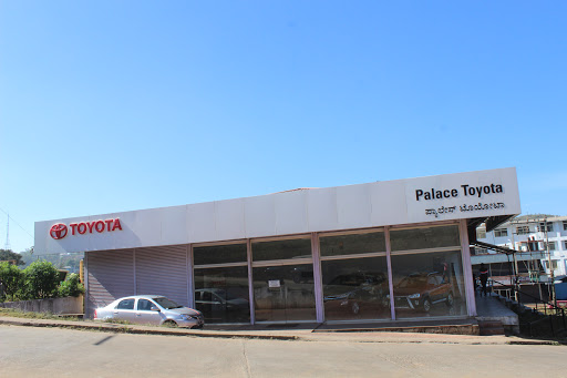 PALACE TOYOTA Automotive | Show Room