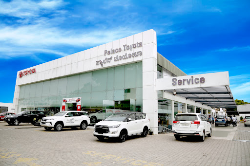 PALACE TOYOTA Automotive | Show Room