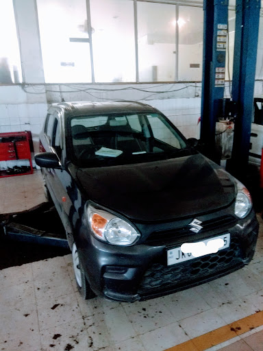 Peaks Auto Pvt.Ltd maruti suzuki Automotive | Show Room