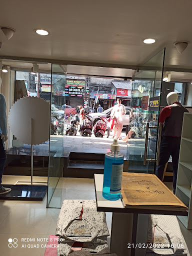 Peter England - Darshanpurwa Shopping | Store
