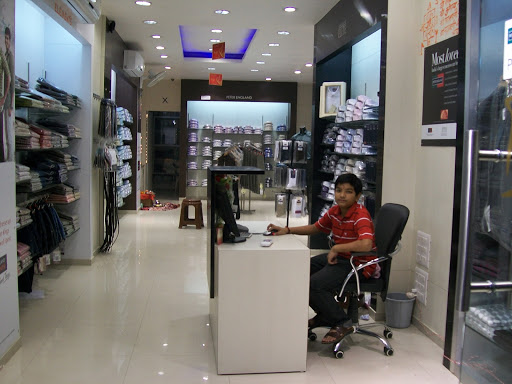 Peter England Showroom Barnala Shopping | Store