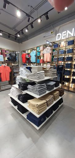 Peter England Showroom Betul Shopping | Store