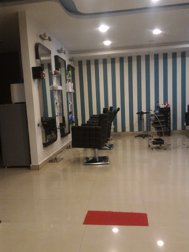 Pinks N Bloos Beauty Salon Active Life | Salon