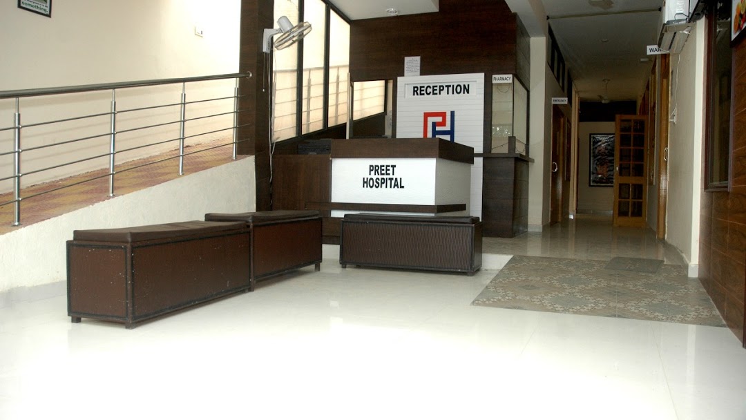 Preet Hospital Logo