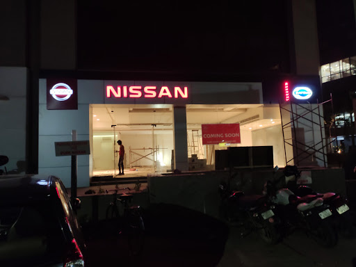 PURE NISSAN Automotive | Show Room