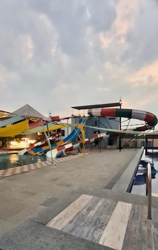R2 Water Park - Logo